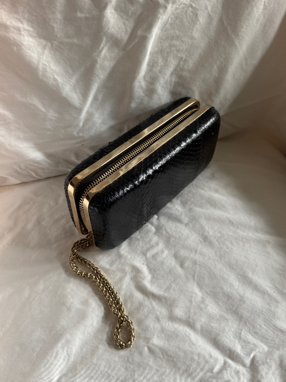 REISS OF LONDON - BLACK BETHANY LEATHER SNAKE EFFECT CLUTCH BAG
